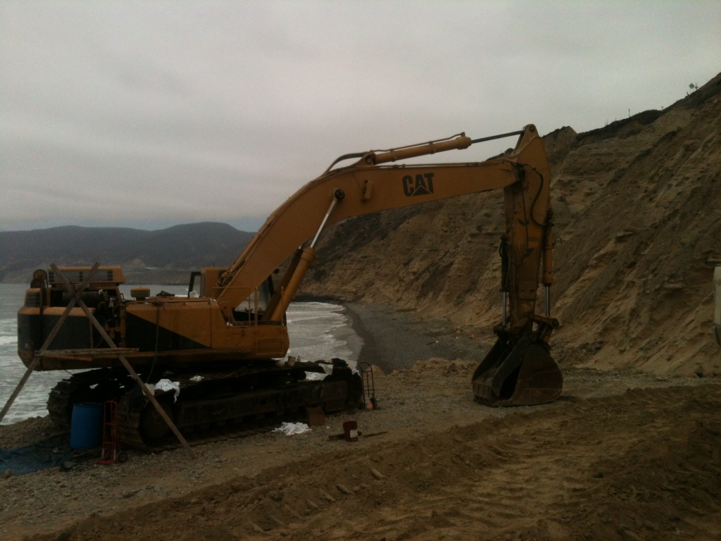 Los trabajos complementarios para evitar más deslizamientos en la carretera Tijuana-Ensenada continuarán algunos meses luego de ser reabierta.