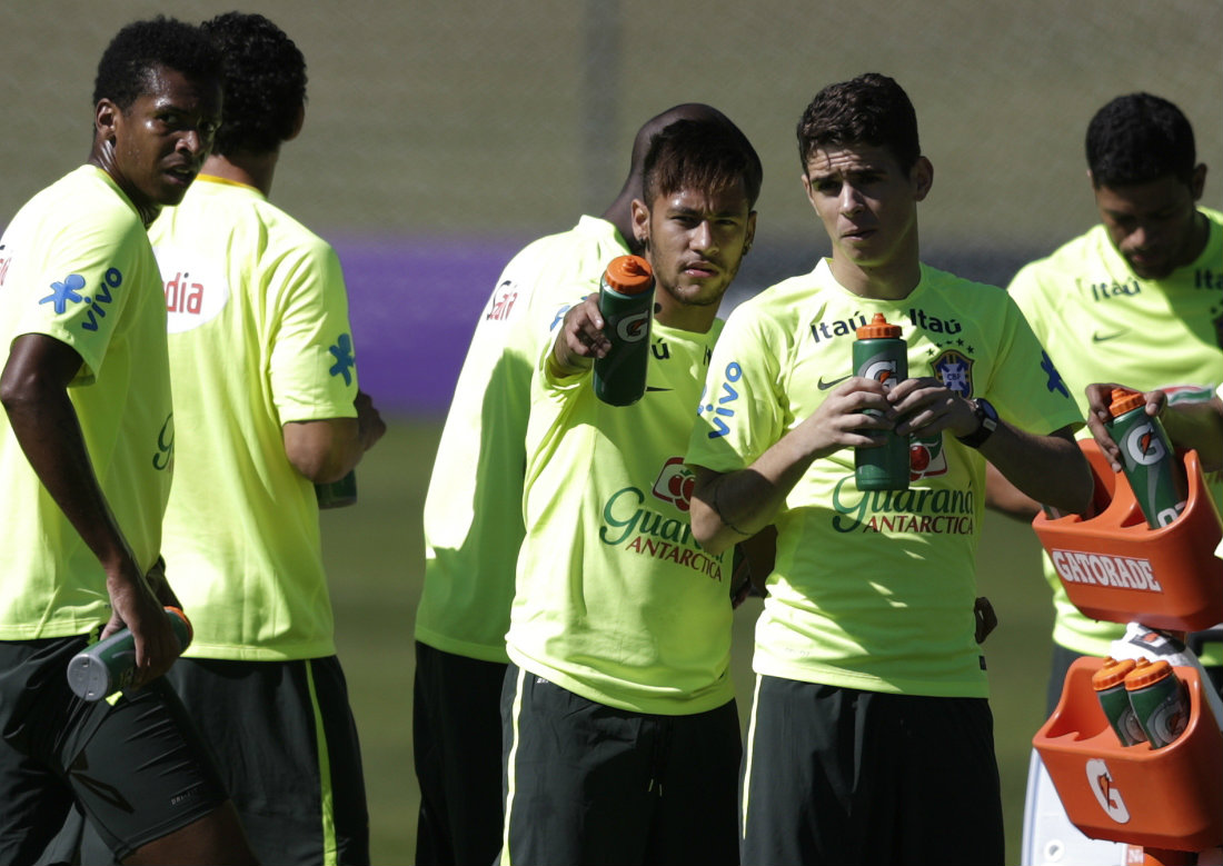 Neymar y Oscar, en un entrenamiento  