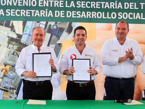 El secretario del Trabajo, Héctor Morales Rivera; y el titular de Sedesol, Federico Vargas Rodríguez, firmaron el acuerdo.