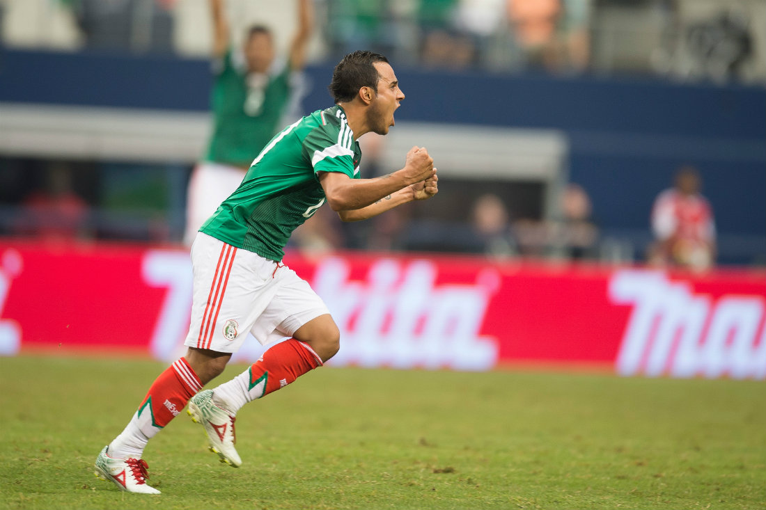 Festejo de Luis Montes (México vs Ecuador) 