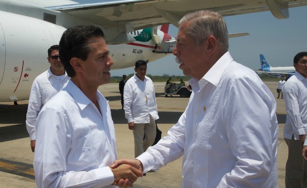 El gobernador Egidio Torre Cantú recibió al Presidente en Tamaulipas para la conmemoración del Día de la Marina.