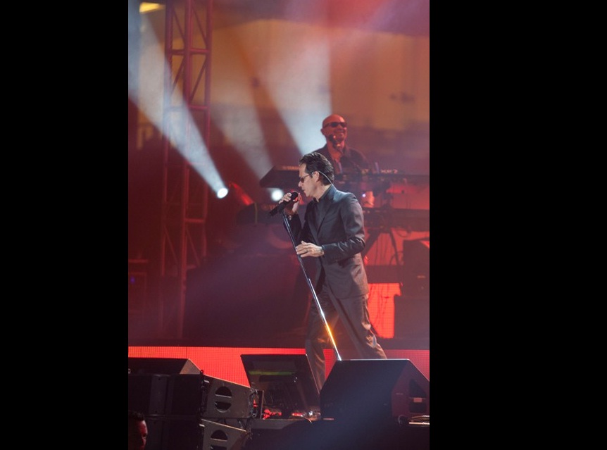 Marc Anthony contagió con sus pases de baile. 