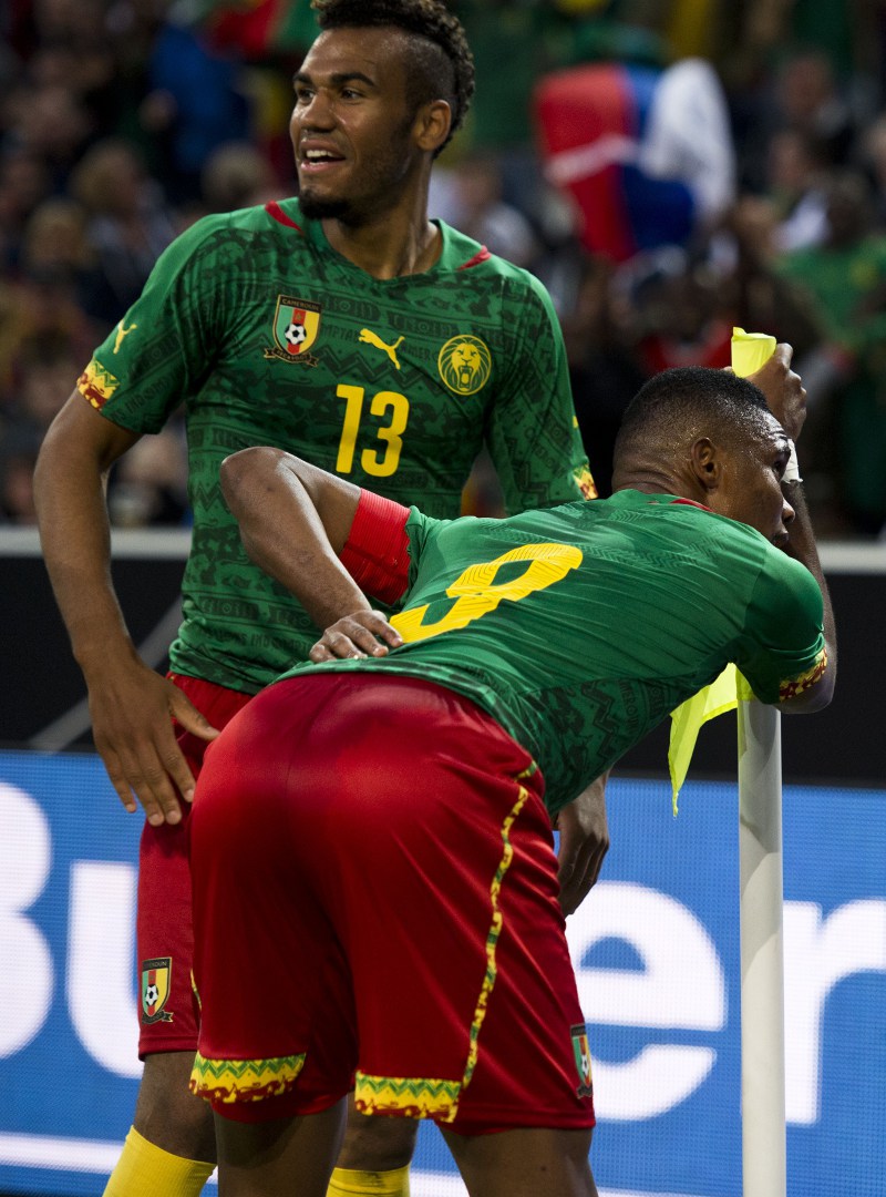 Samuel Eto'o celebra su gol ante Alemania 