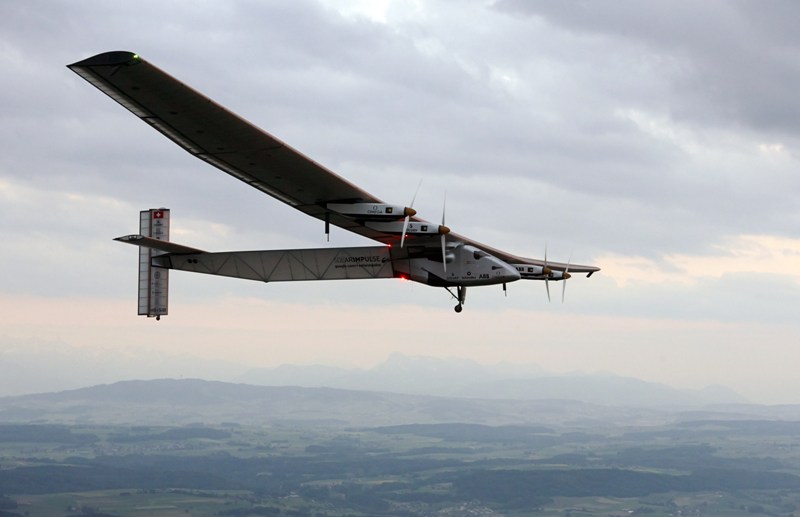 Solar Impulse 2, avión suizo que utiliza únicamente energía solar, realizó su primer vuelo de prueba en la base aérea de Payerne, primera etapa antes 