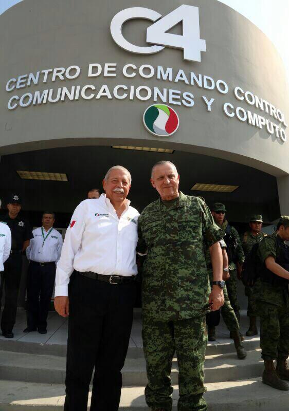 El titular de la Sedena comenzó un recorrido en planteles de la organización en Tamaulipas.