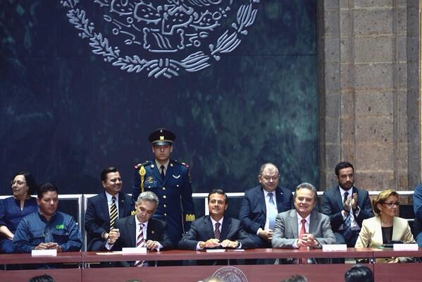 El jefe de Gobierno, Miguel Ángel Mancera, y el presidente, Enrique Peña Nieto, inauguraron la red eléctrica subterránea del Centro Histórico de la Ci