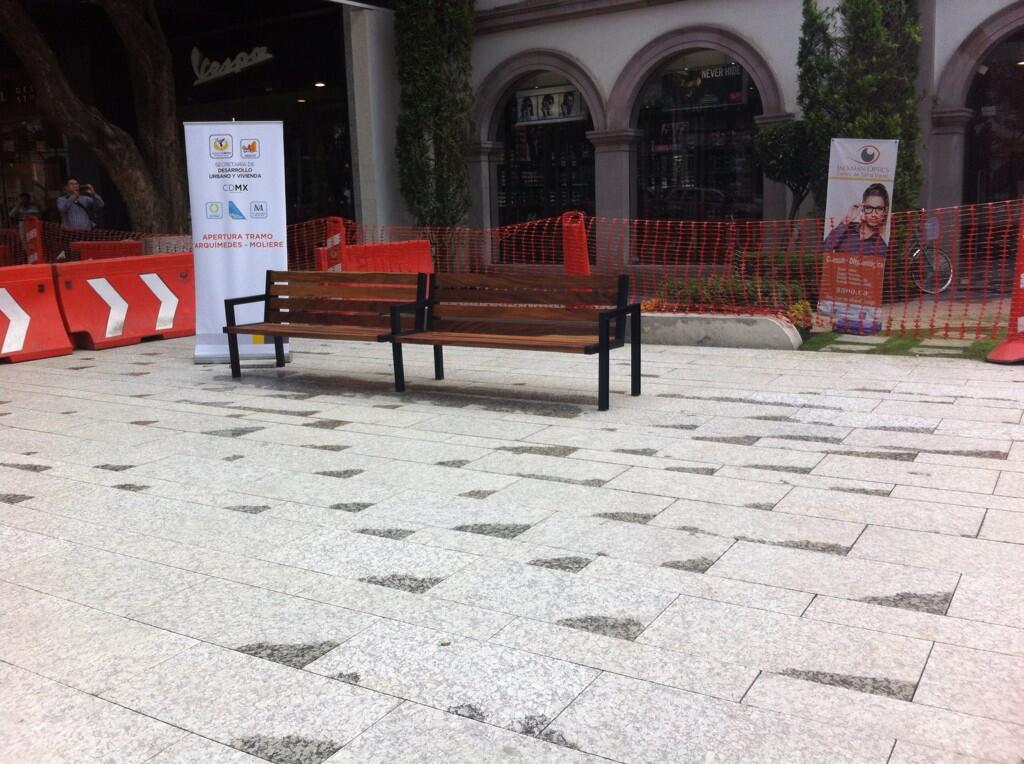 Banquetas rehabilitadas en Masaryk.