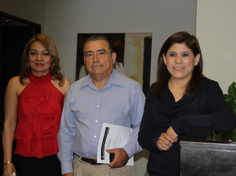 En la foto los miembros del Consejo al salir de la reunión.