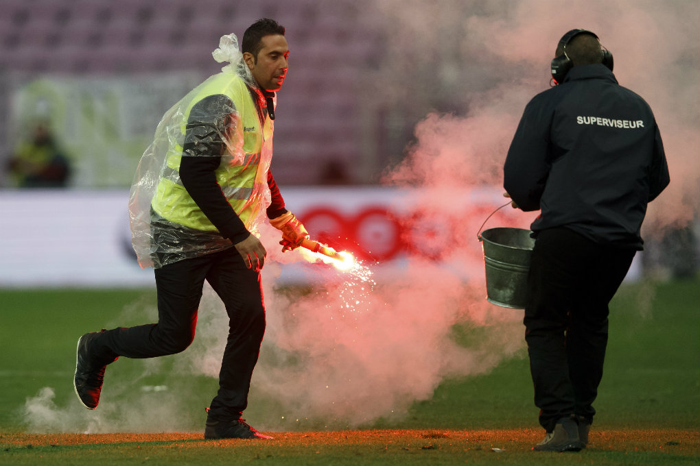 Incidentes en el partido Argelia vs Rumania