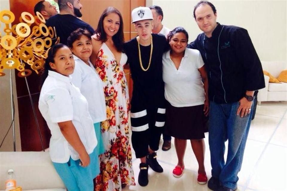 Justin Bieber no se negó a posar con sus seguidores. 