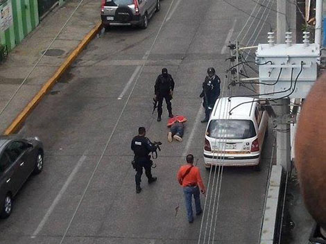 Persecución  por parte de elementos de la Policia Federal en Tampico deja detenidos y cierre de negocios aledaños.