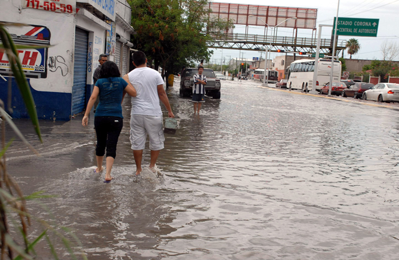 En 2012 se registró una fuerte inundación en la colonia Santiago Ramírez de Torreón.