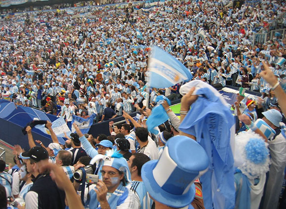 La asociación de hinchas radicales argentinos anuncia su disolución