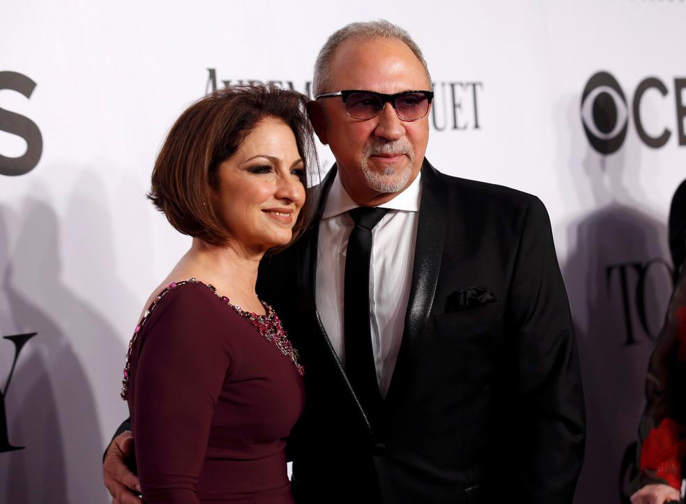 Gloria y Emilio Estefan representan a la comunidad latinoamericana en los premios Tony. 