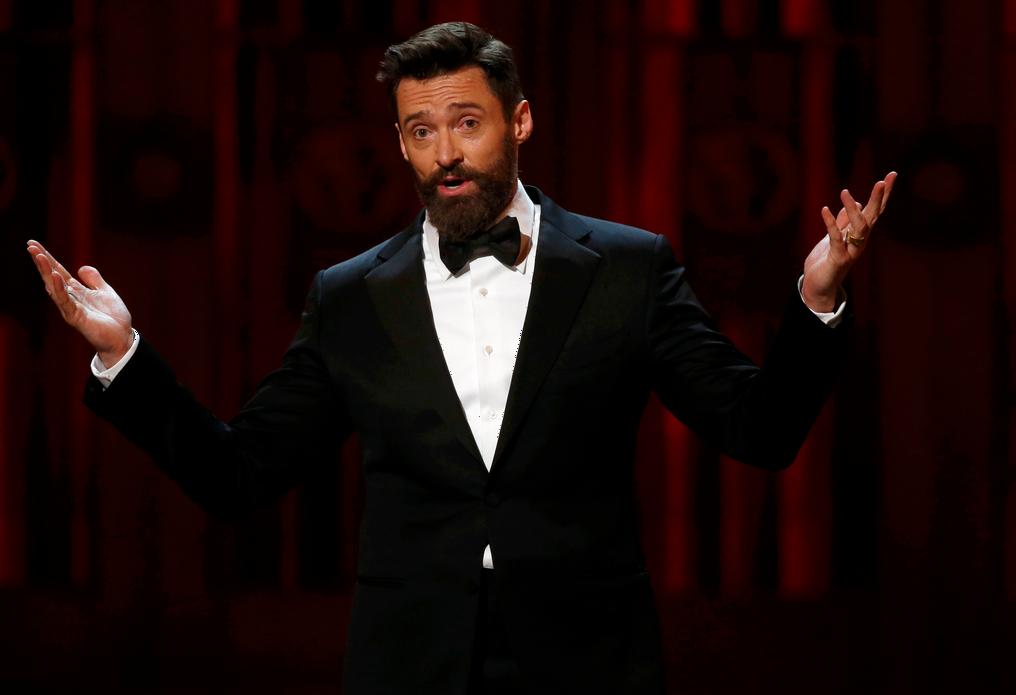 Hugh Jackman inició la ceremonia del Tony con humor.