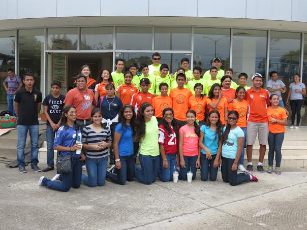 Jóvenes deportistas se van a juegos nacionales