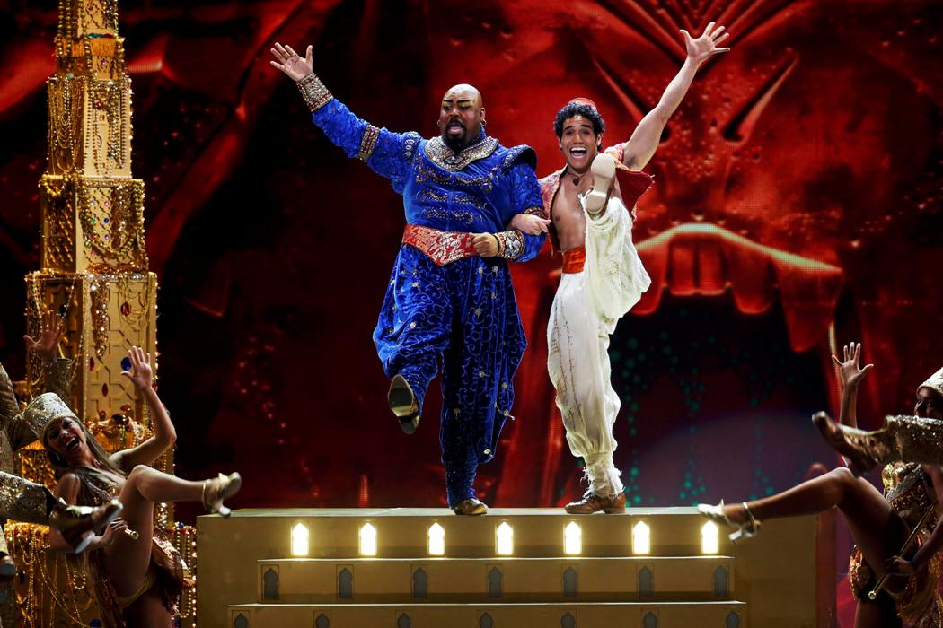 El reparto de 'Aladdin' durante su performance de "Friend Like Me" en la ceremonia. 