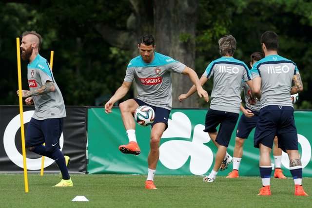 Cristiano entrena al parejo de sus compañeros