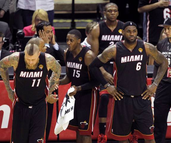 Lebron James y algunos miembros del Miami Heat