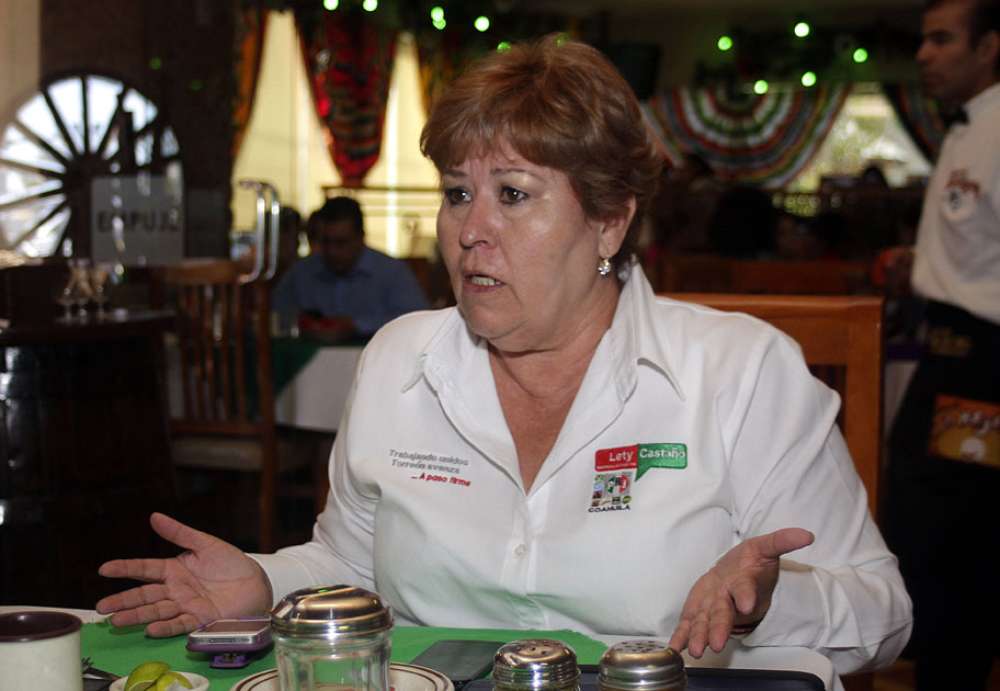 Lety Castaño candidata de la coalición "Todos somos Coahuila" por el distrito VIII.