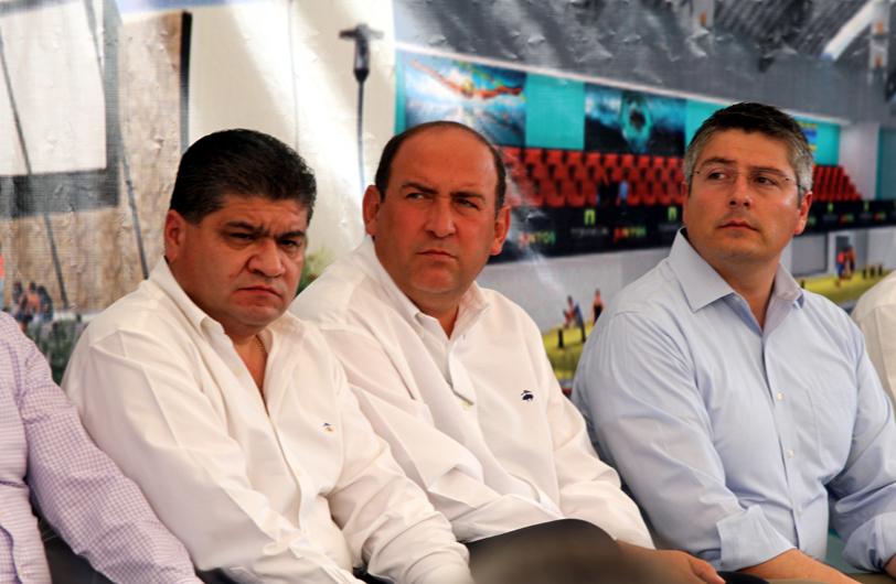 El alcalde de Torreón, Miguel Riquelme, el gobernador Rubén Moreira y el secretario de gobierno, Armando Luna Canales.