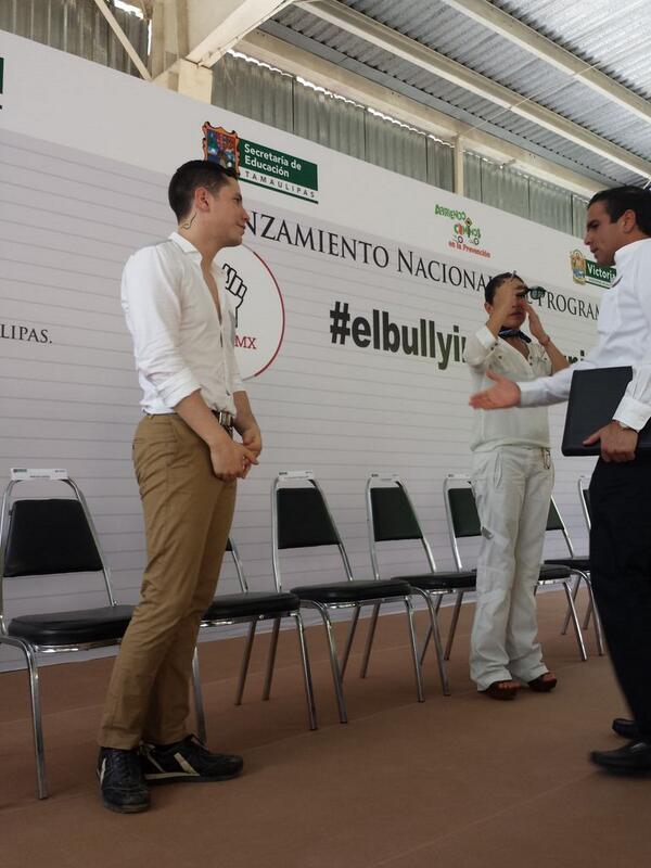 Cristian Chávez toco el tema del bullying y el acoso, al fondo Yolanda Andrade.