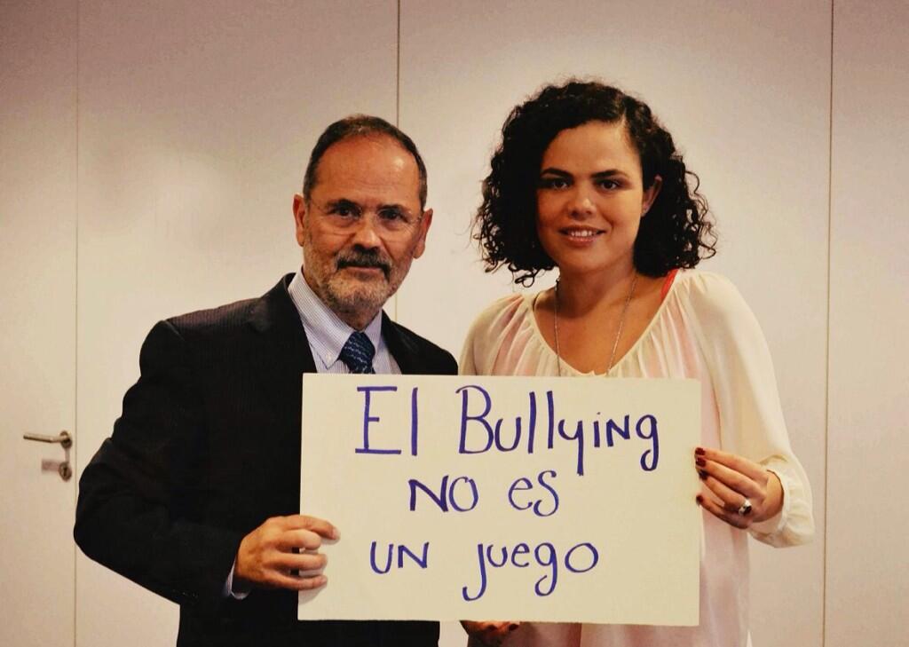 La Senadora Mariana Gómez del Campo y el Dirigente nacional del PAN, Gustavo Madero se muestran a favor de combatir la violencia en las escuelas.