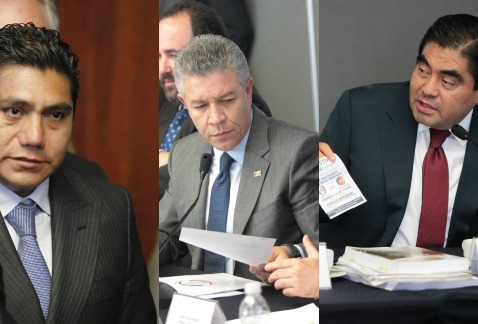 El coordinador de los senadores del PAN, Jorge Luis Preciado; el presidente de la Comisión de Energía, David Penchyna; el coordinador de los senadores