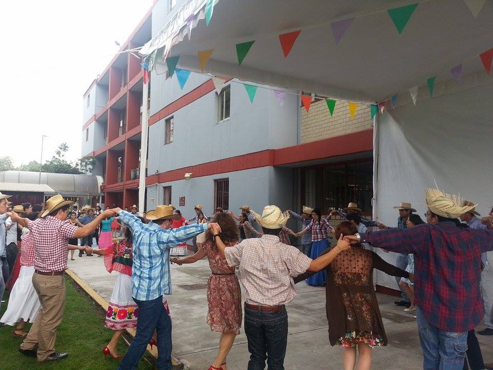Los participantes realizaron la "dança da quadrilha", un baile clásico de Brasil.