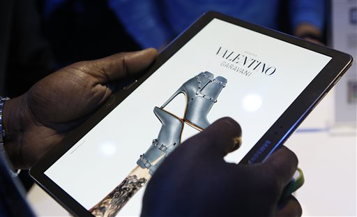 La Galaxy Tab S de Samsung cuenta con pantalla AMOLED, que además de producir colores más vivos permite que las tabletas sean más delgadas y consuman 