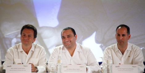 El gobernador Roberto Borge Angulo y el director general de Petróleos Mexicanos, Emilio Lozoya Austin.