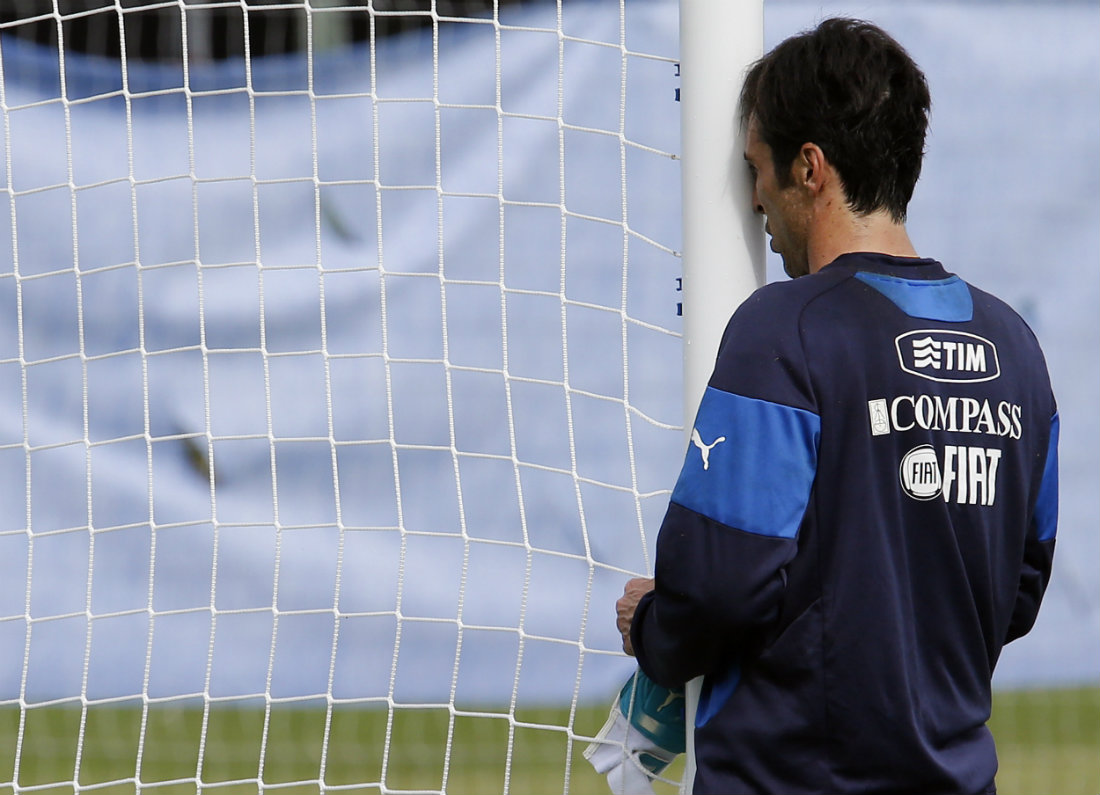Buffon durante el entrenamiento de Italia 