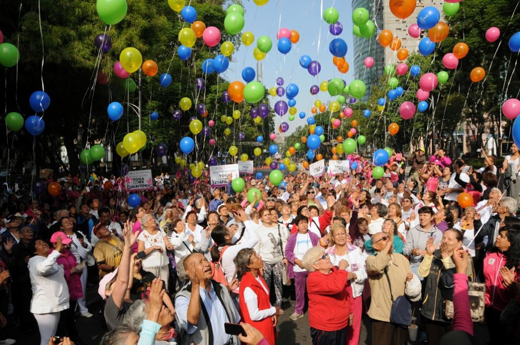 Cientos de globos fueron liberados durante el Día Mundial de Conciencia del Maltrato y Abuso en la vejez.