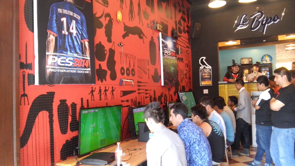 'Gamers' juegan Mundial virtual 
