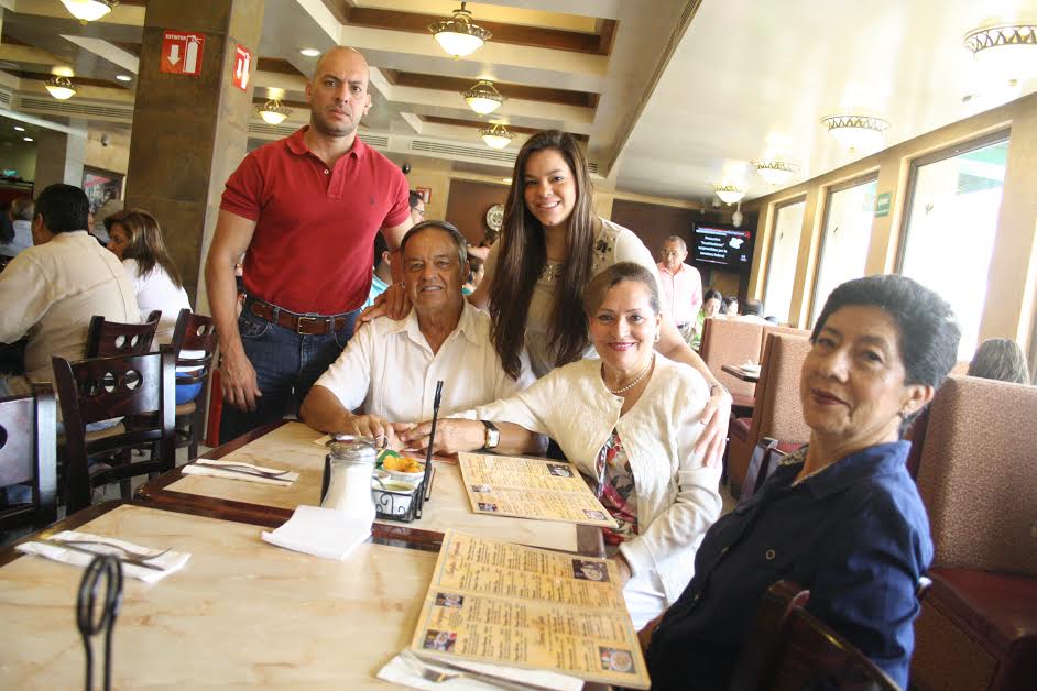 Restaurantes lucieron repletos ante la festividad del día del padre.