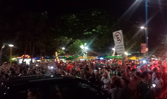 Aficionados traen serenata al Tri en Fortaleza