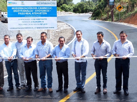 El gobernador Rafael Moreno Valle inaguró la modernización del camino Hueytamalco-Ayotoxco-Paso Real Atehuitzin. 