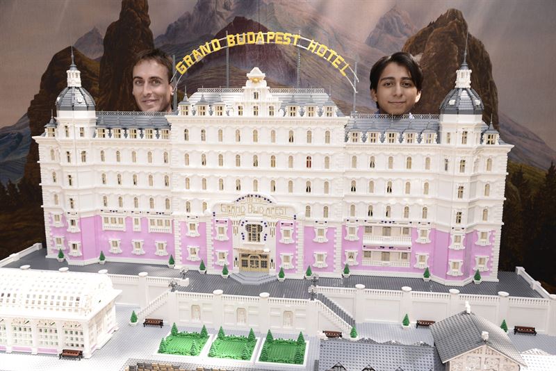 La obra requirió más de 50 mil piezas Lego. 