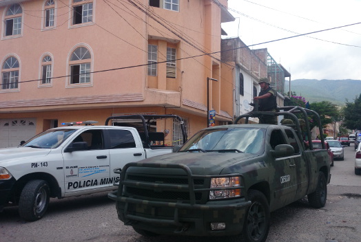 La policía montó un operativo de rescate. 