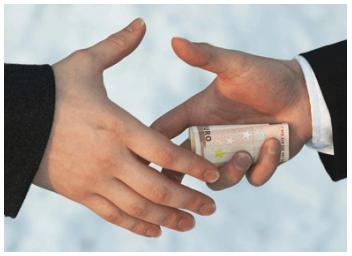 Los sectores sociales considerados con menos corrupción son los familiares con 17.5 por ciento, los vecinos con 19.6 por ciento y los compañeros de tr