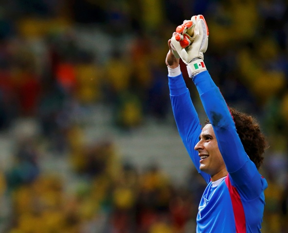 Guillermo Ochoa fue la figura en el empate entre México y Brasil 