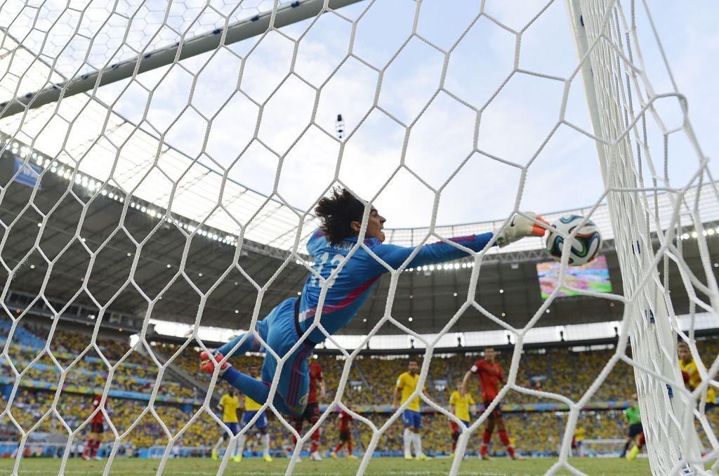 Memo Ochoa fue el jugador destacado del partido.