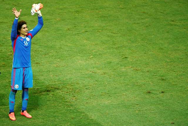 Memo Ochoa fue elegido como jugador del partido 