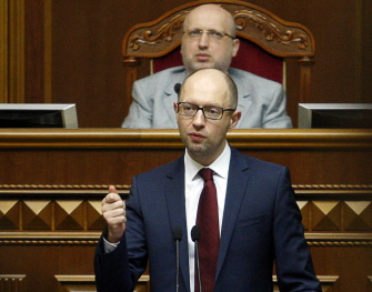 El primer ministro ucraniano, Arseniy Yatsenyuk, se dirige al parlamento ucraniano en Kiev para explicarle las conversaciones sobre gas con Rusia