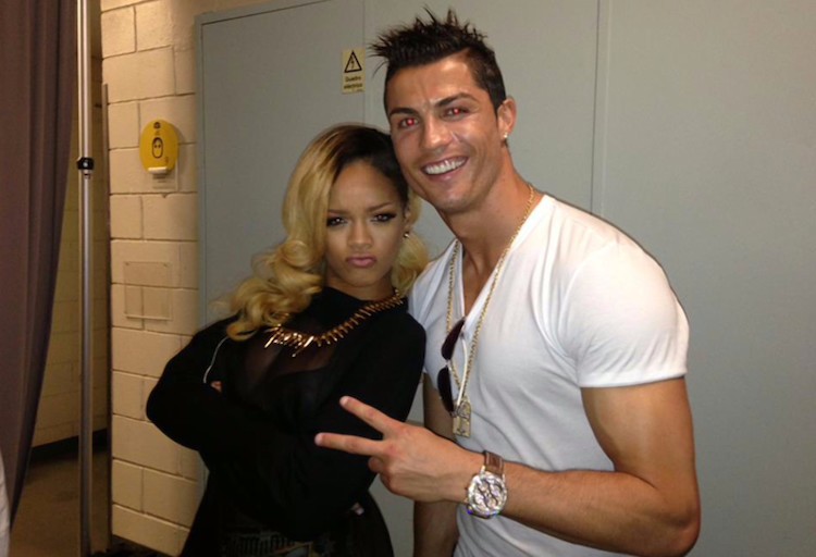 Rihanna y Cristiano se conocieron en 2013 en Lisboa, cuando el futbolista asistió a uno de sus conciertos.