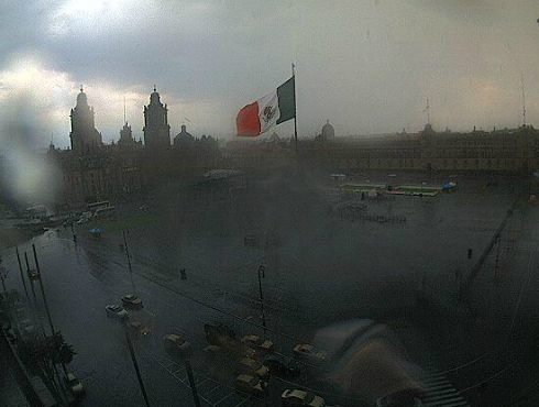 Fuerte lluvia volvió a caer esta tarde sobre la mayor parte de la Ciudad de México.