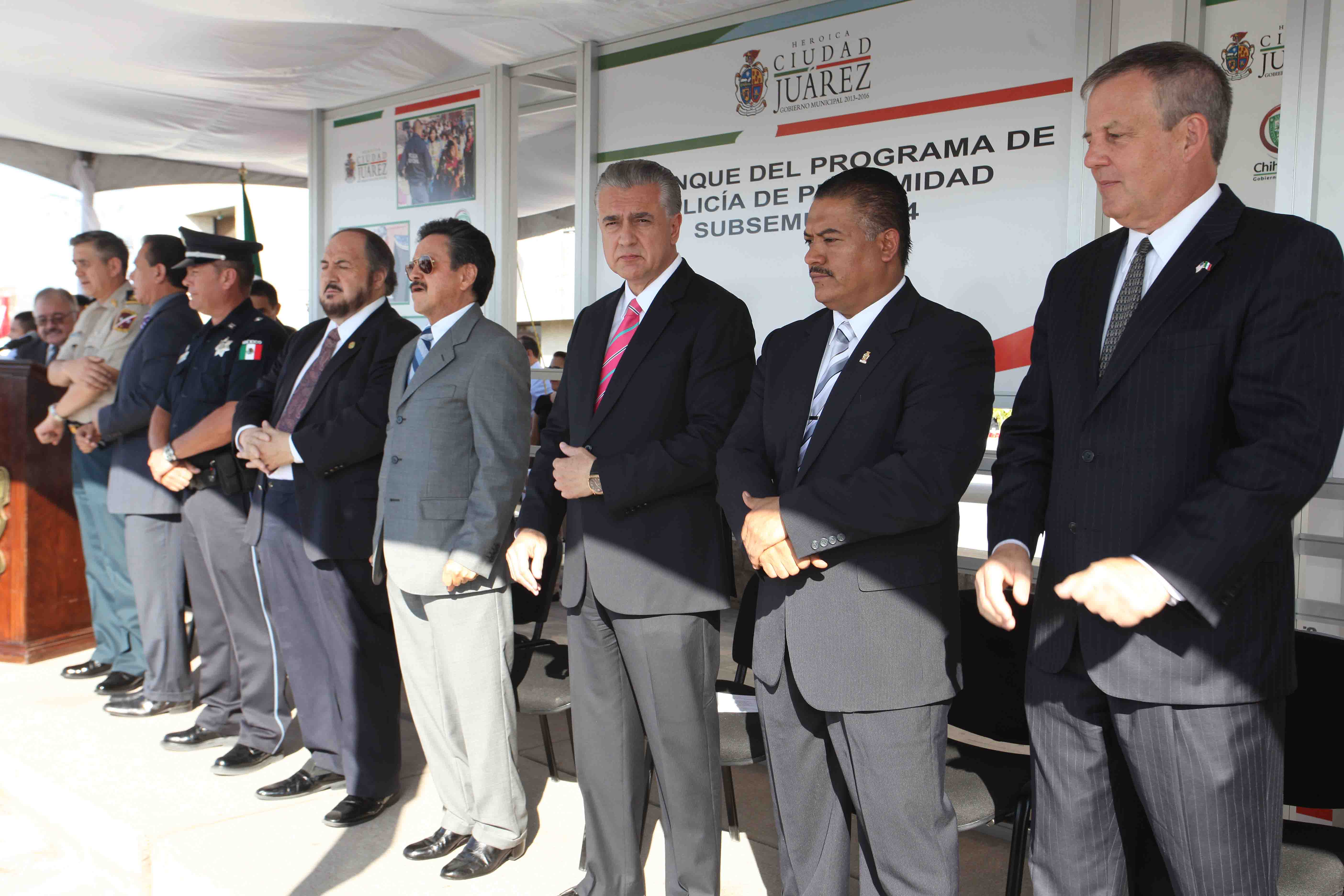 Los funcionarios de los tres niveles de gobierno durante el evento.