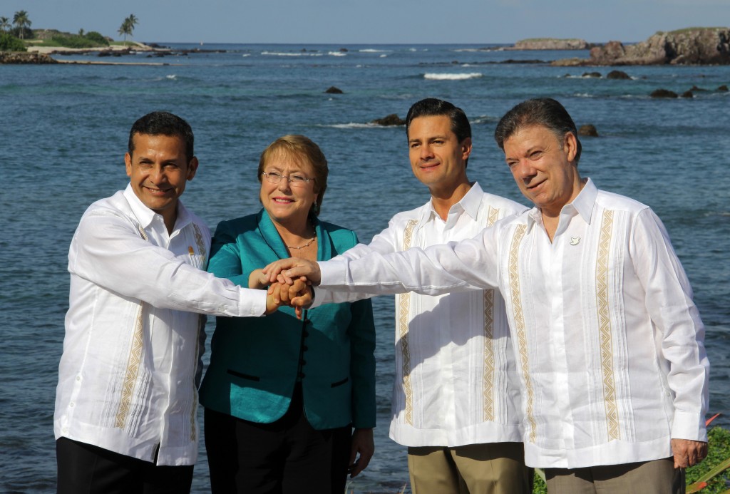 El presidente Enrique Peña Nieto; la presidenta de Chile, Michelle Bachellet; el presidente de Colombia, Juan Manuel Santos; y el presidente de Perú, 