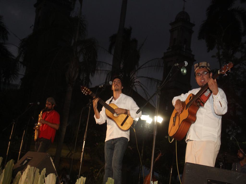 La jornada inaugural fue desde la exposición fotográfica de Gilberto Rivas, hasta el concierto de La Manta.