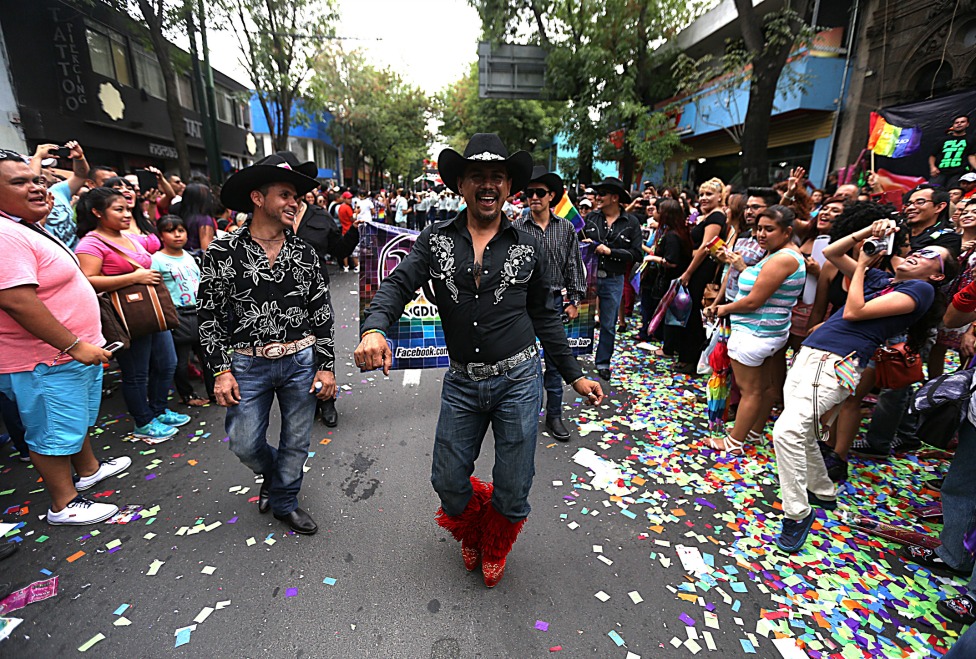  Marchan por el orgullo gay en Guadalajara 